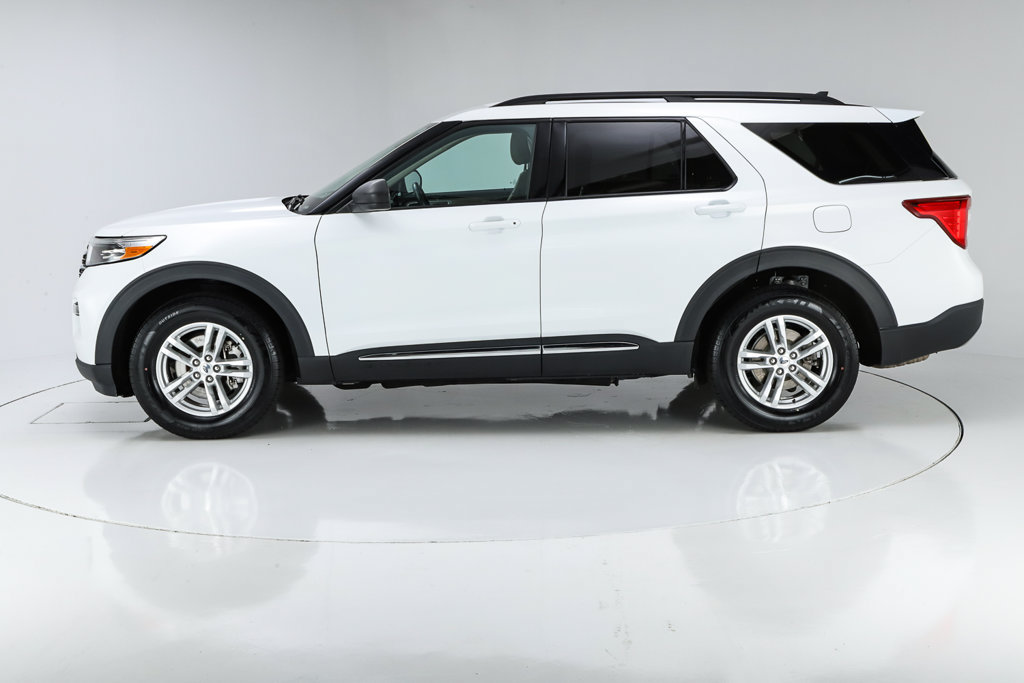 Used 2023 Ford Explorer XLT w/ Equipment Group 202A AWD/4WD image 46