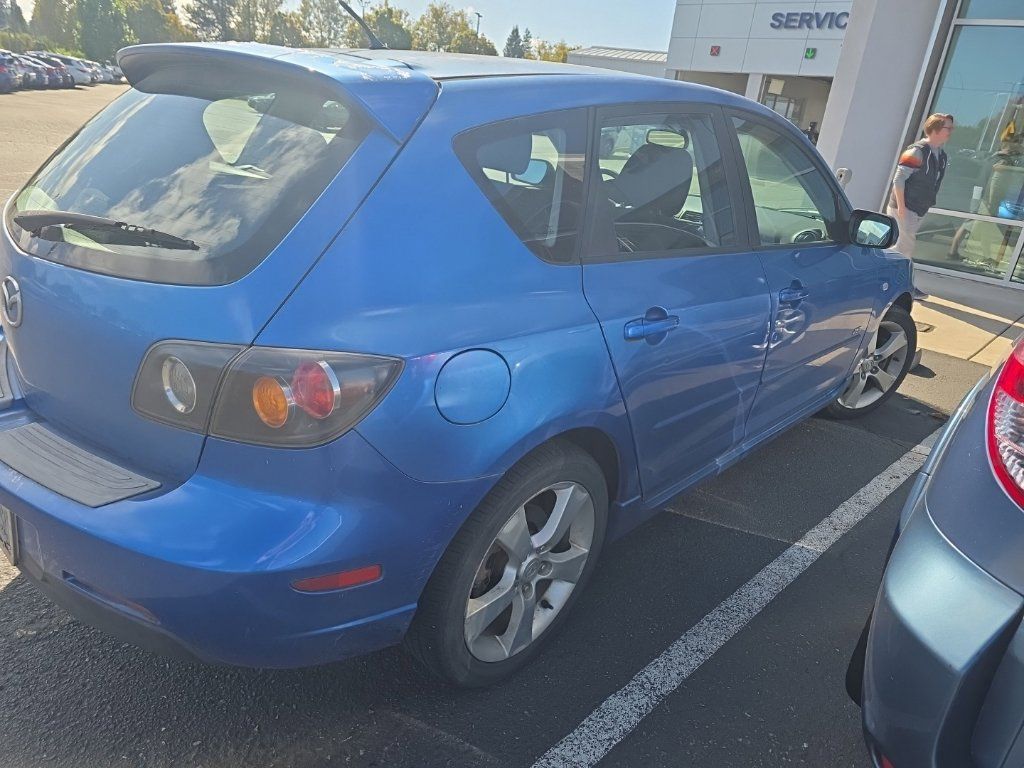 Used 2005 MAZDA MAZDA3 s w/ Moonroof & 6-CD Pkg FWD image 7