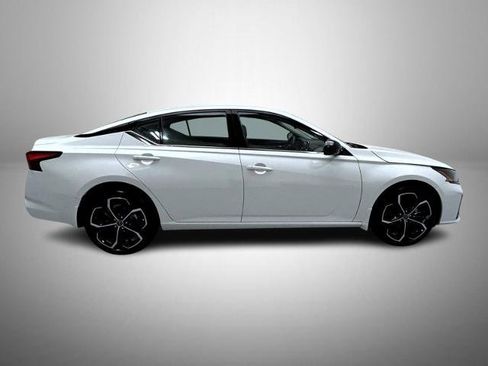 Certified 2023 Nissan Altima 2.5 SR AWD/4WD image 4