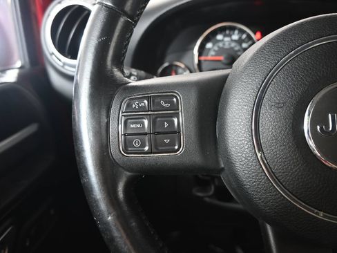 Used 2012 Jeep Wrangler Unlimited Rubicon w/ Connectivity Group AWD/4WD image 34
