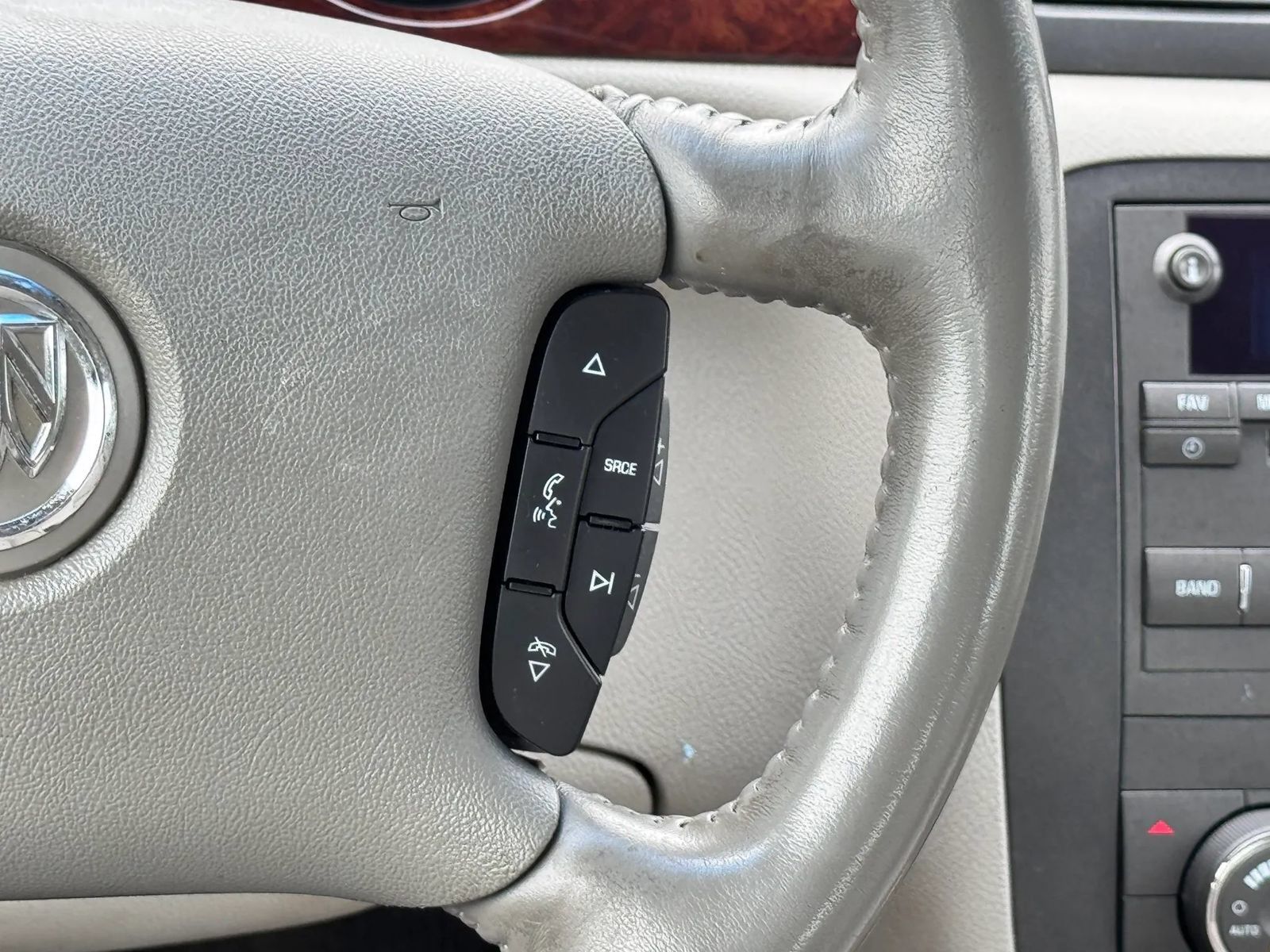 Used 2011 Buick Lucerne CXL FWD image 28