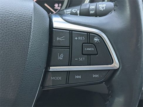 Used 2021 Toyota Highlander XLE image 23