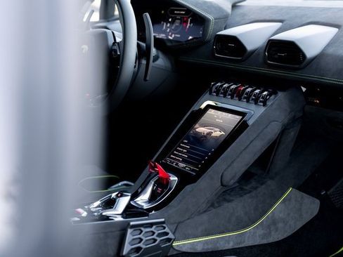 Used 2024 Lamborghini Huracan Sterrato image 31