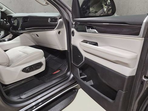 Used 2024 Jeep Wagoneer 4WD w/ Convenience Group I image 18