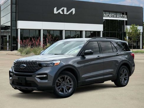 Used 2024 Ford Explorer XLT w/ Equipment Group 202A RWD image 1
