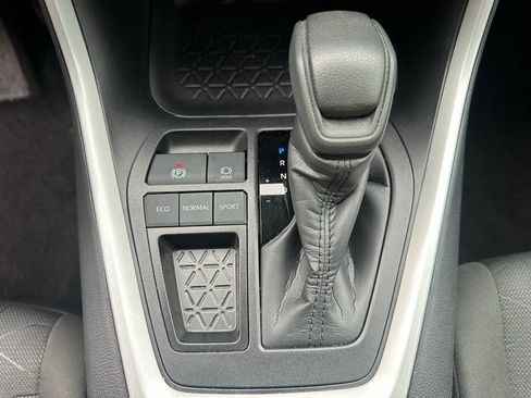 Used 2025 Toyota RAV4 XLE FWD image 21