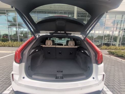 Used 2024 Cadillac XT4 Luxury w/ Cold Weather Package FWD image 29
