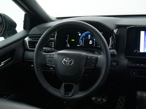 Used 2025 Toyota Camry SE image 13