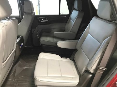 Used 2024 GMC Yukon SLT w/ SLT Luxury Package AWD/4WD image 12
