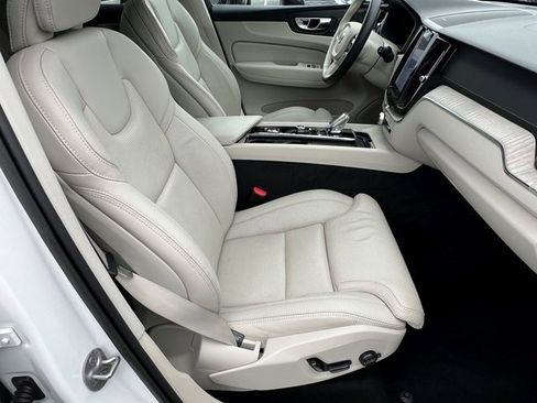 Certified 2022 Volvo XC60 B5 Inscription w/ Advanced Package image 14