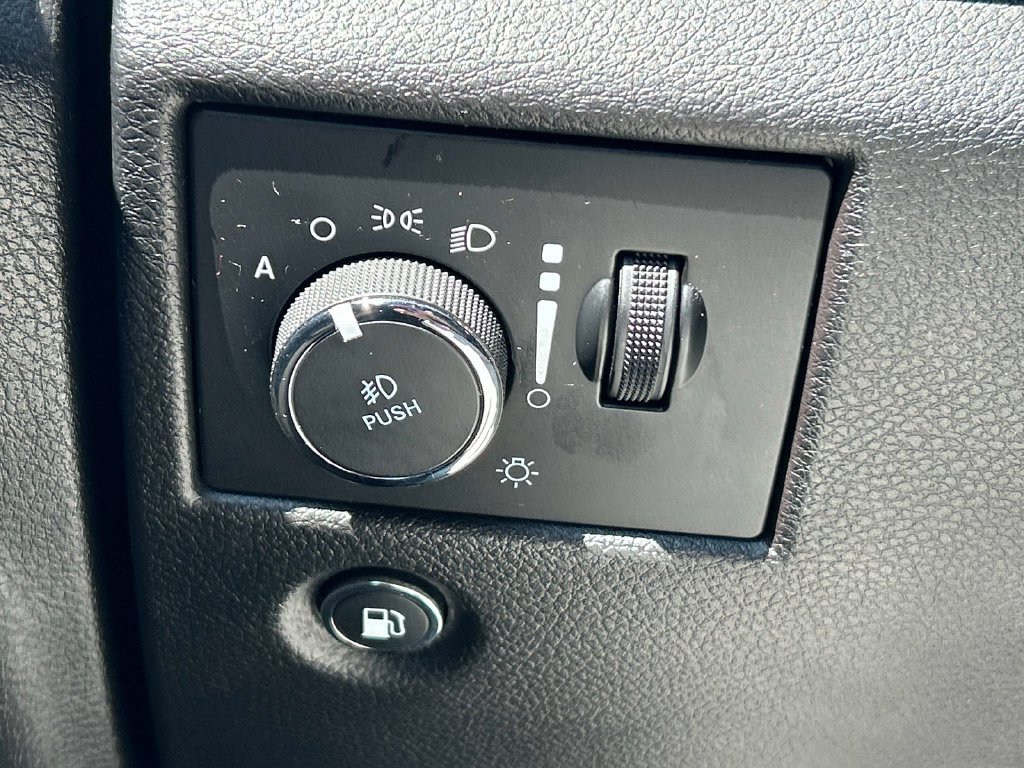 Certified 2020 Jeep Grand Cherokee Laredo AWD/4WD image 31