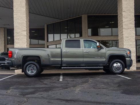 Used 2018 GMC Sierra 3500 Denali w/ Duramax Plus Package image 4