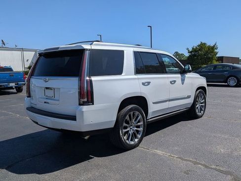 Used 2020 Cadillac Escalade Platinum image 3