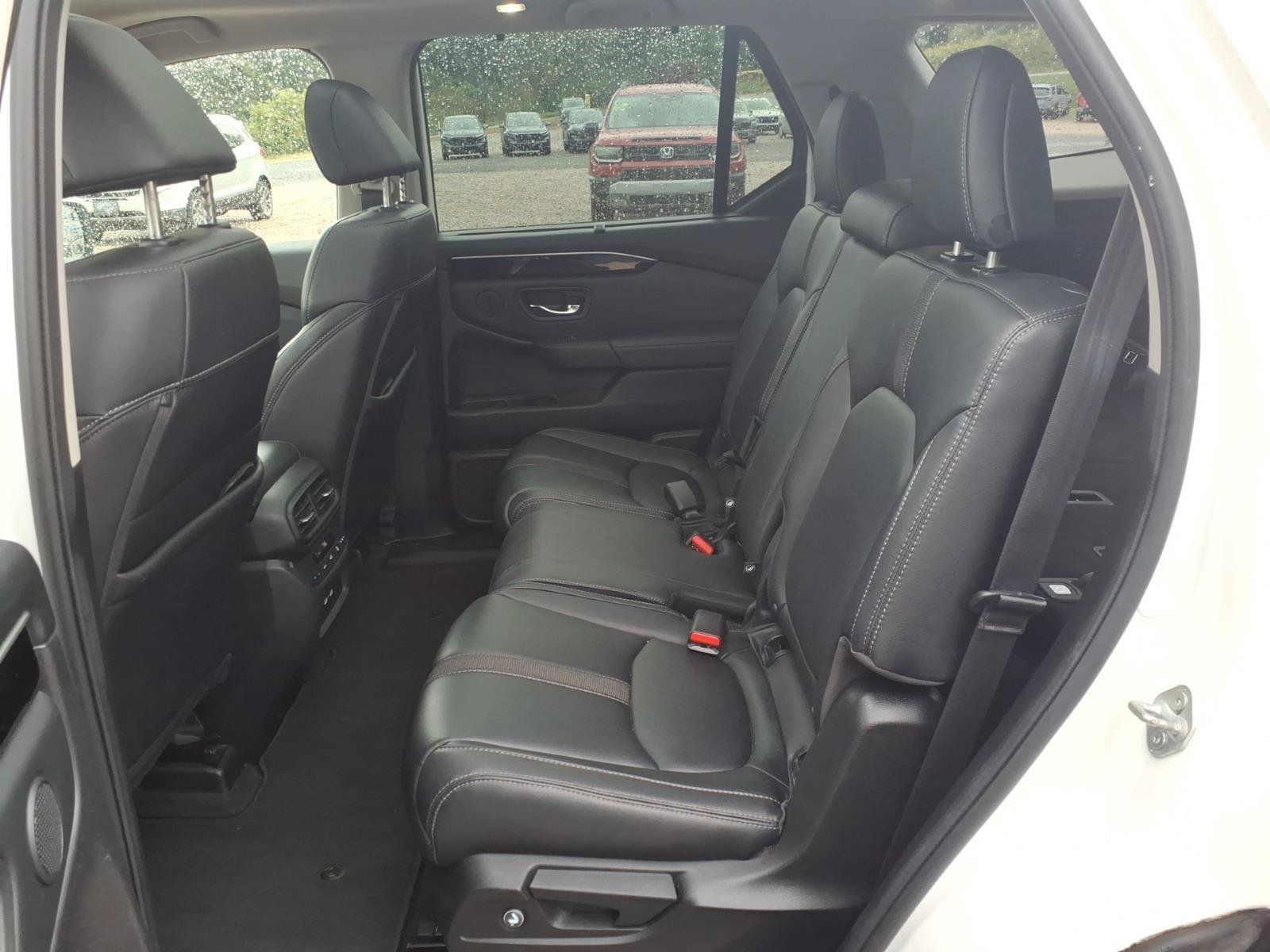 Certified 2023 Honda Pilot Touring image 16