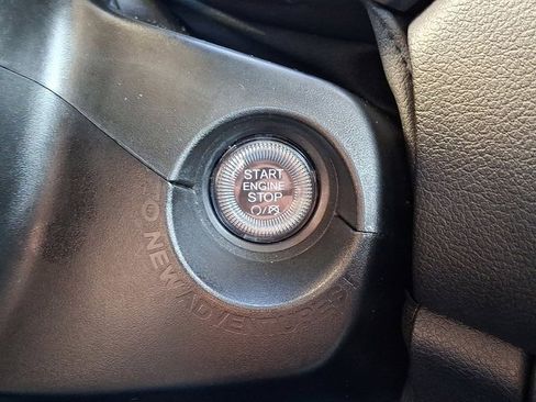 Certified 2023 Jeep Renegade Latitude image 27