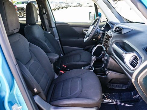 Used 2021 Jeep Renegade Latitude FWD image 17