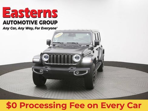 Used 2025 Jeep Wrangler Unlimited Sahara AWD/4WD image 49