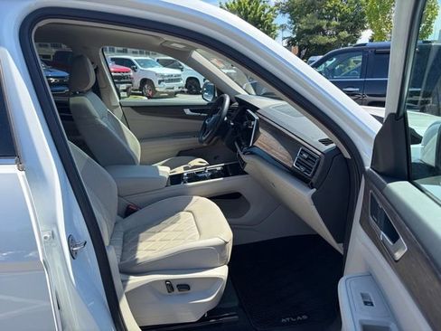 Used 2024 Volkswagen Atlas SEL Premium R-Line AWD/4WD image 24