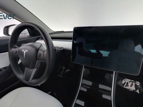 Used 2020 Tesla Model 3 Standard Range Plus RWD image 25