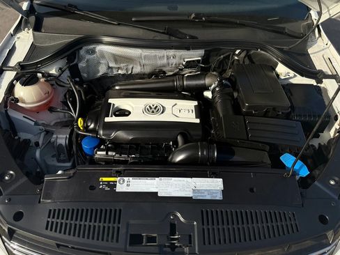 Used 2017 Volkswagen Tiguan S image 31