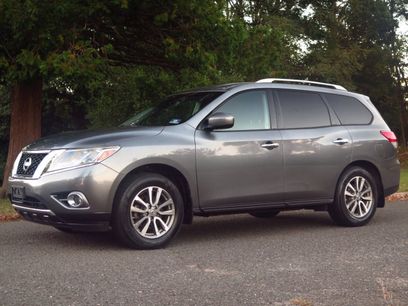 Used 2015 Nissan Pathfinder SV w/ Trailer Tow Package