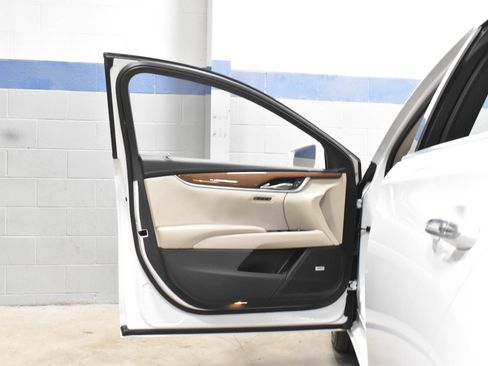 Used 2019 Cadillac XTS Luxury w/ Driver Awareness Package AWD/4WD image 9