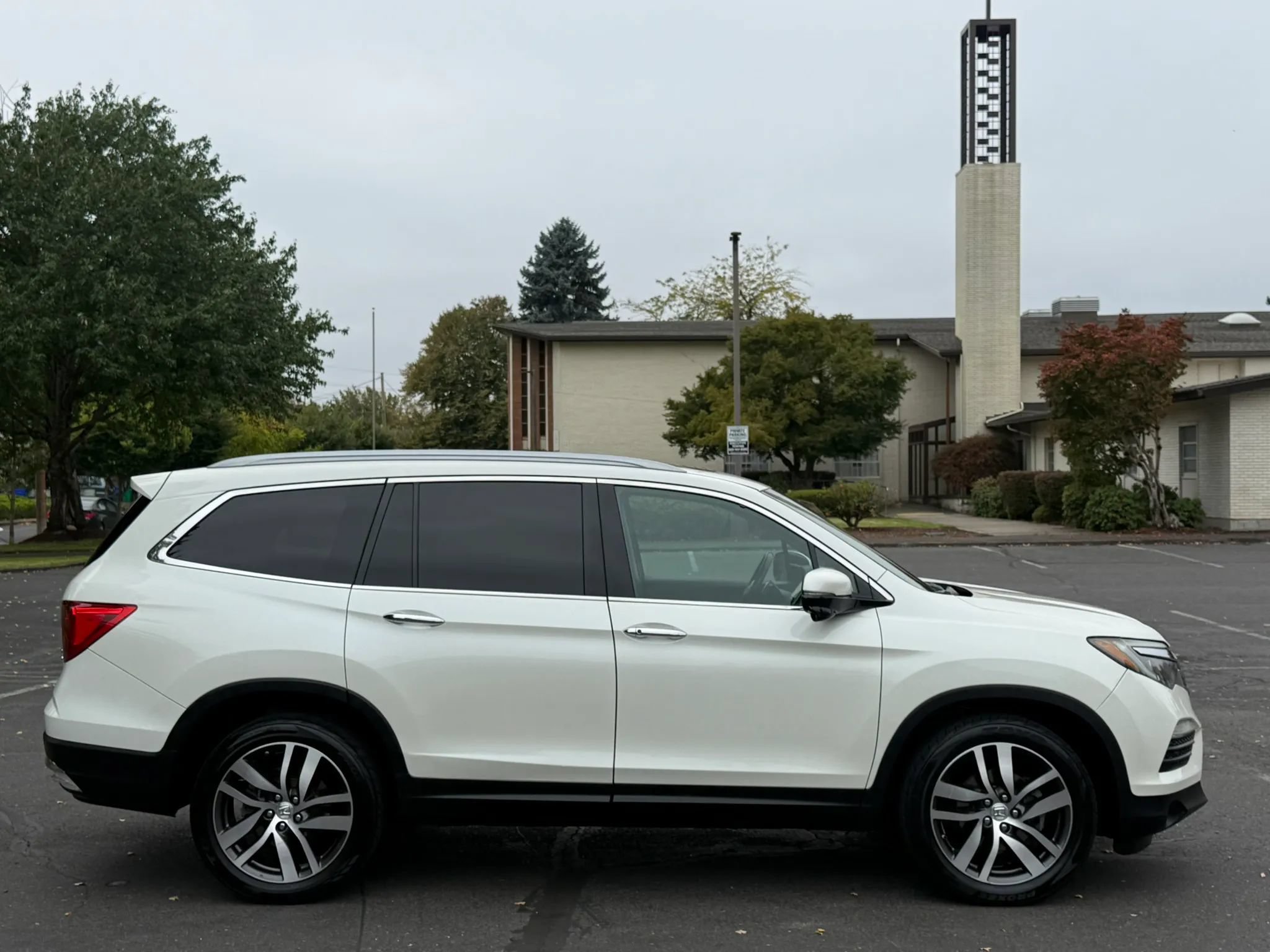 Used 2016 Honda Pilot Touring image 6