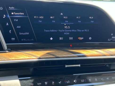 Used 2022 Cadillac Escalade Premium Luxury Platinum w/ LPO, Radiant Package AWD/4WD image 34