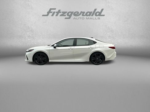 Used 2025 Toyota Camry XSE FWD image 5
