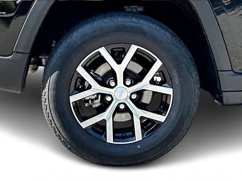 Used 2024 Jeep Grand Cherokee Limited image 33