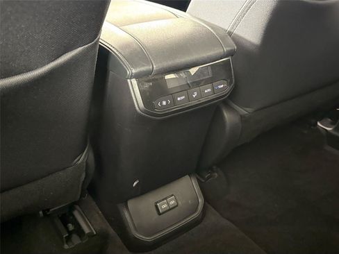 Used 2023 Toyota Highlander L FWD image 34