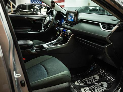 Used 2021 Toyota RAV4 LE image 13