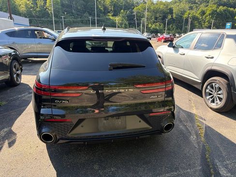 Used 2022 Genesis GV70 3.5T Sport w/ Sport Advanced Package AWD/4WD image 10