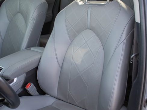 Used 2021 Toyota Highlander Platinum image 18