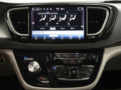 Used 2024 Chrysler Pacifica Touring-L FWD image 30