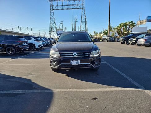 Used 2018 Volkswagen Tiguan S image 2