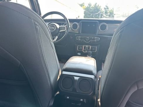 Used 2022 Jeep Wrangler Unlimited Sahara w/ Cold Weather Group AWD/4WD image 27