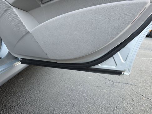 Used 2006 Mercedes-Benz E 350 4MATIC Sedan w/ Premium Pkg image 25