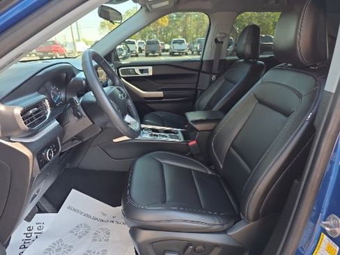 Certified 2023 Ford Explorer XLT w/ Equipment Group 202A RWD image 7