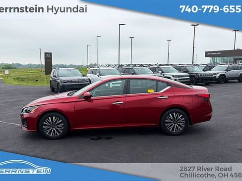 Used 2023 Nissan Altima 2.5 SV FWD image 4