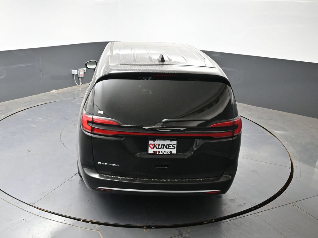 New 2027 Chrysler Pacifica Select w/ Family Tech Group FWD image 38