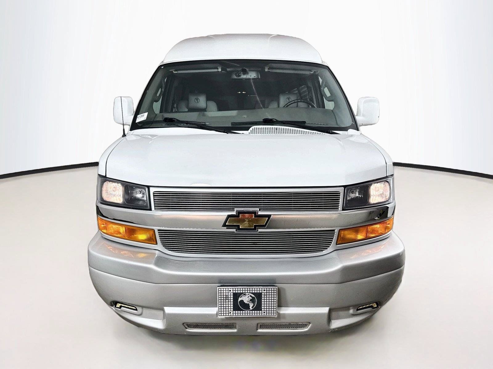 Used 2023 Chevrolet Express 2500 RWD image 7