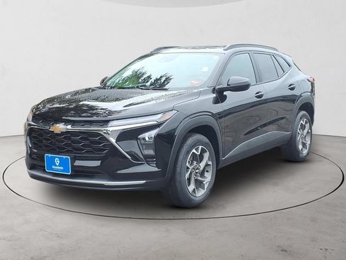 Used 2024 Chevrolet Trax LT w/ LT Convenience Package FWD image 1