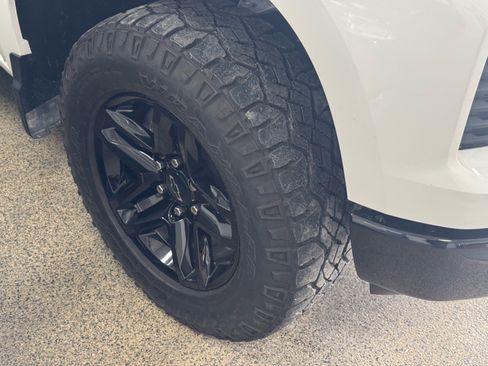 Used 2024 Chevrolet Silverado 1500 LT Trail Boss w/ Convenience Package II image 4