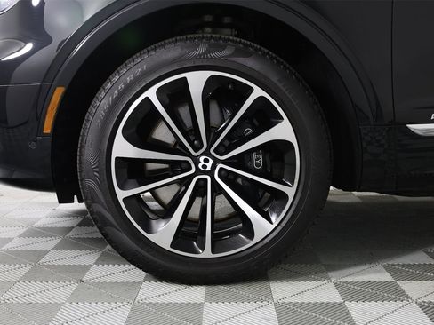 Used 2022 Bentley Bentayga image 5