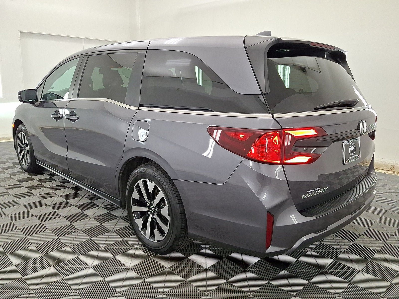 Used 2025 Honda Odyssey EX-L image 14