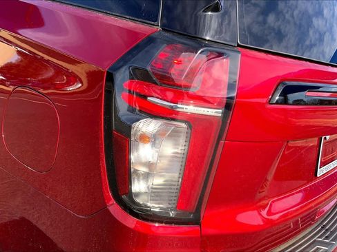 Used 2024 Chevrolet Tahoe Z71 w/ Luxury Package image 28