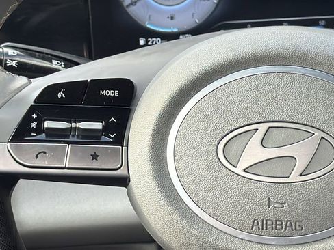 Used 2025 Hyundai Elantra SEL image 21