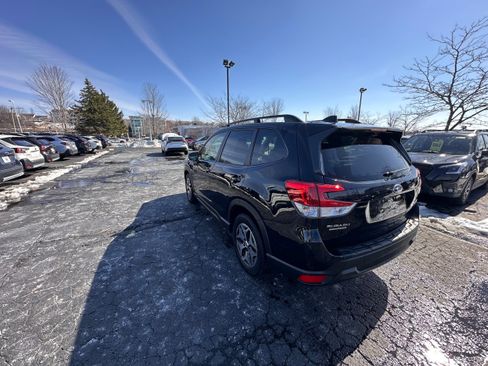 Used 2020 Subaru Forester Premium image 5