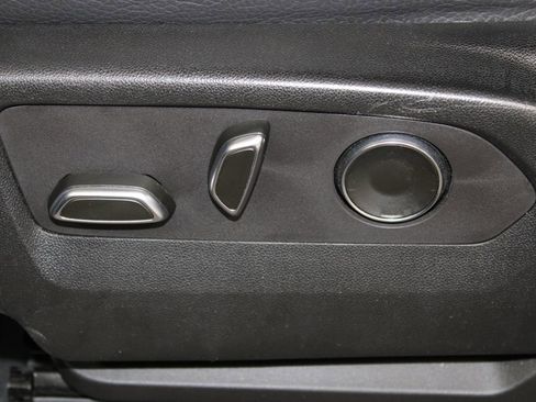 Used 2024 GMC Yukon Denali image 16